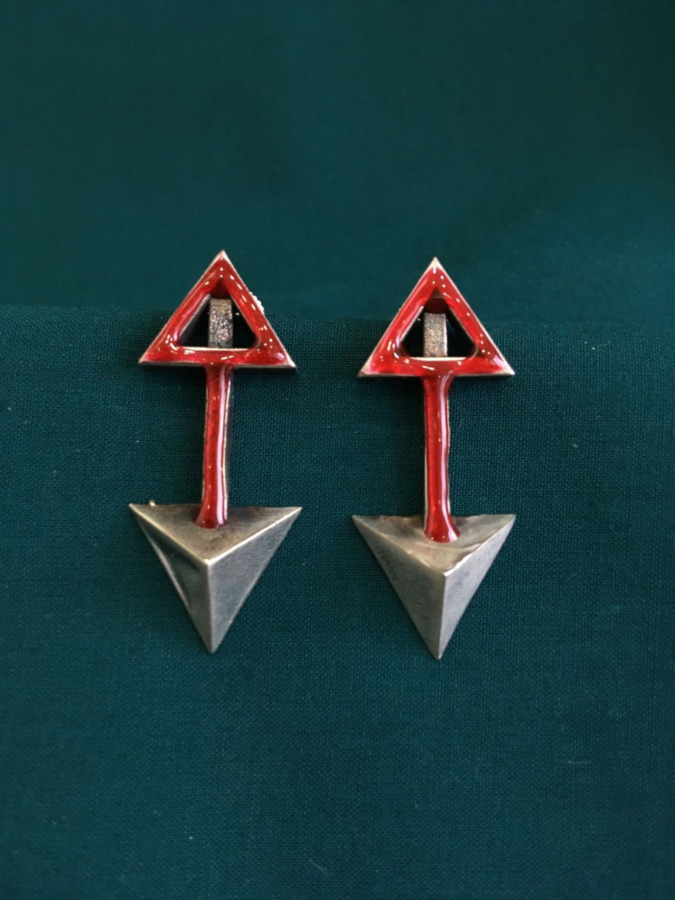 BEAUTIFUL STATEMENT EARRING - RED