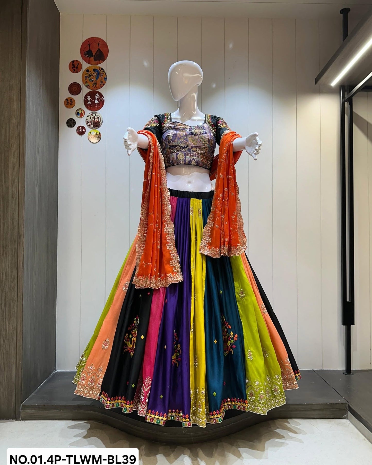 TRADITIONAL NAVRATRI CHANIYA CHOLI