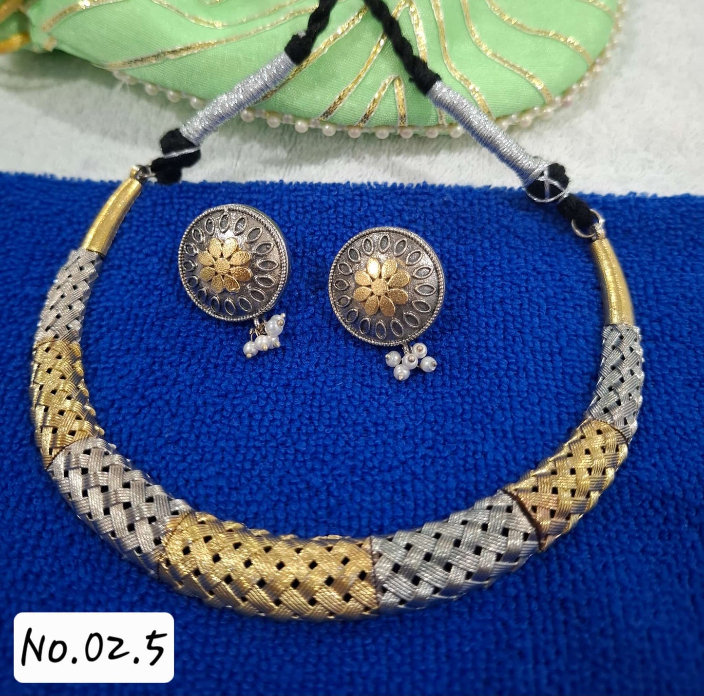 DUAL TONE STATMENT NECKLACE WITH EARRING