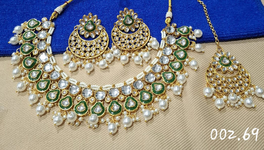 TRENDY KUNDAN GREEN NECKLACE EARRIING WITH MANG TIKA
