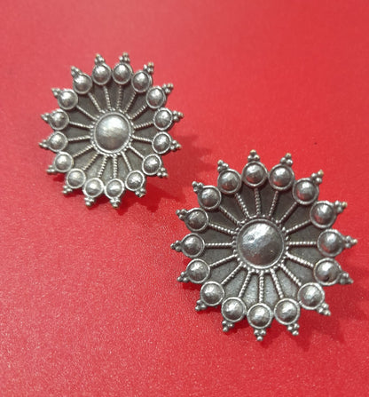 BEAUTIFUL STATEMENT STUD