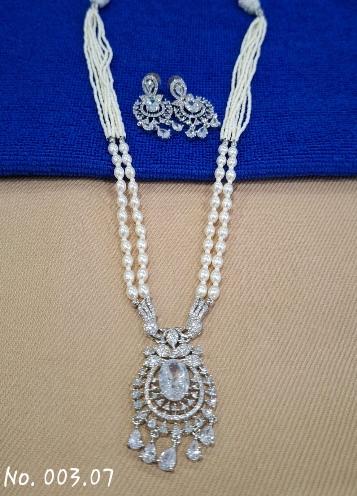 BEAUTIFUL AMERICAN DIMOND LONG NECKLACE