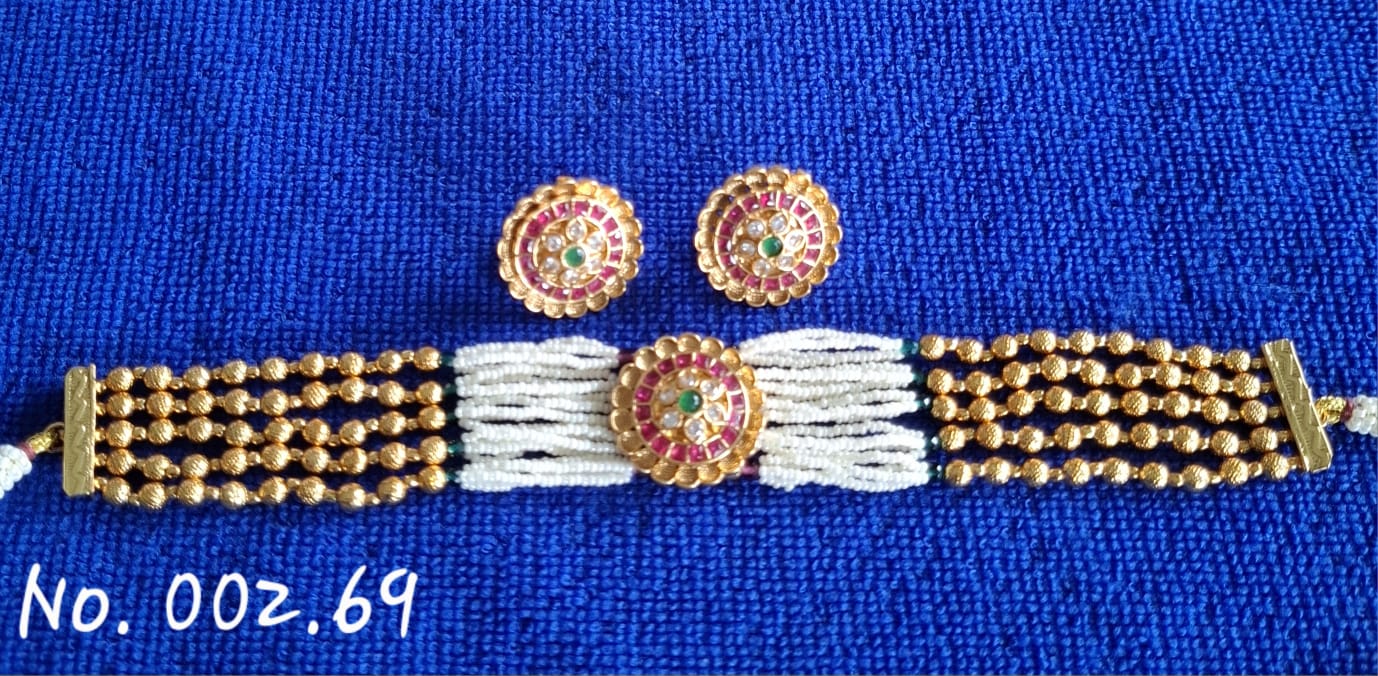 RUBY GREEN ANTIQUE HEAVY CHOKER WITH STUD