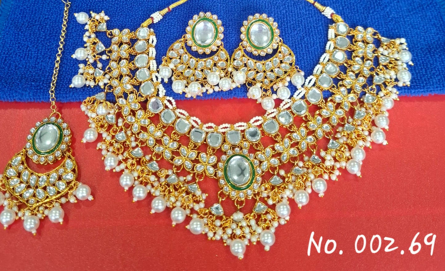 HEAVY KUNDAN NECKLACE WITH EARRING AND MANG TIKA- GREEN