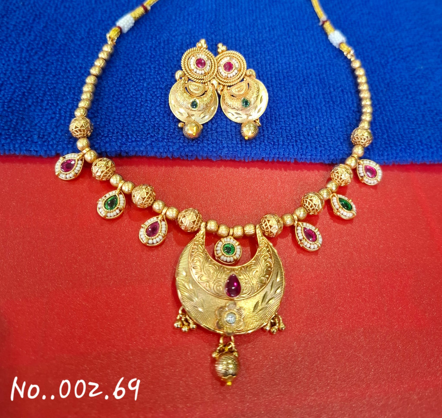 ANTIQUE HIGH GOLD NECKLACE