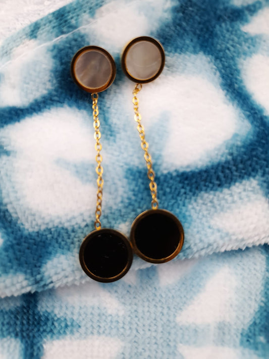 BEAUTIFUL WESTERN BLACK AND WHITE LONG EARRING