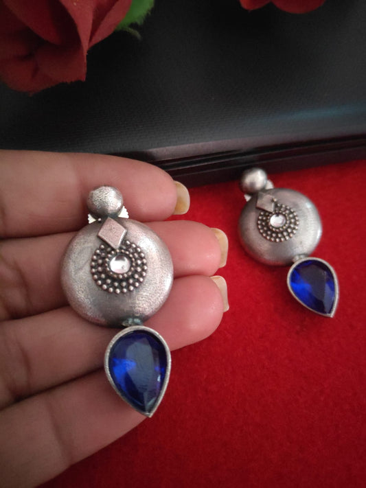 UNIQUE GERMAN SILVER ROYAL BLUE EARRING