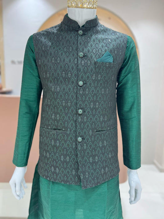 MEN’S STYLISH KURTA PYJAMA WITH JACKET