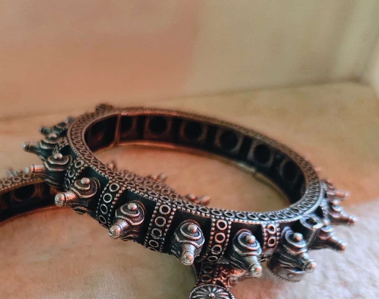 OXIDISED SPIKY KADA