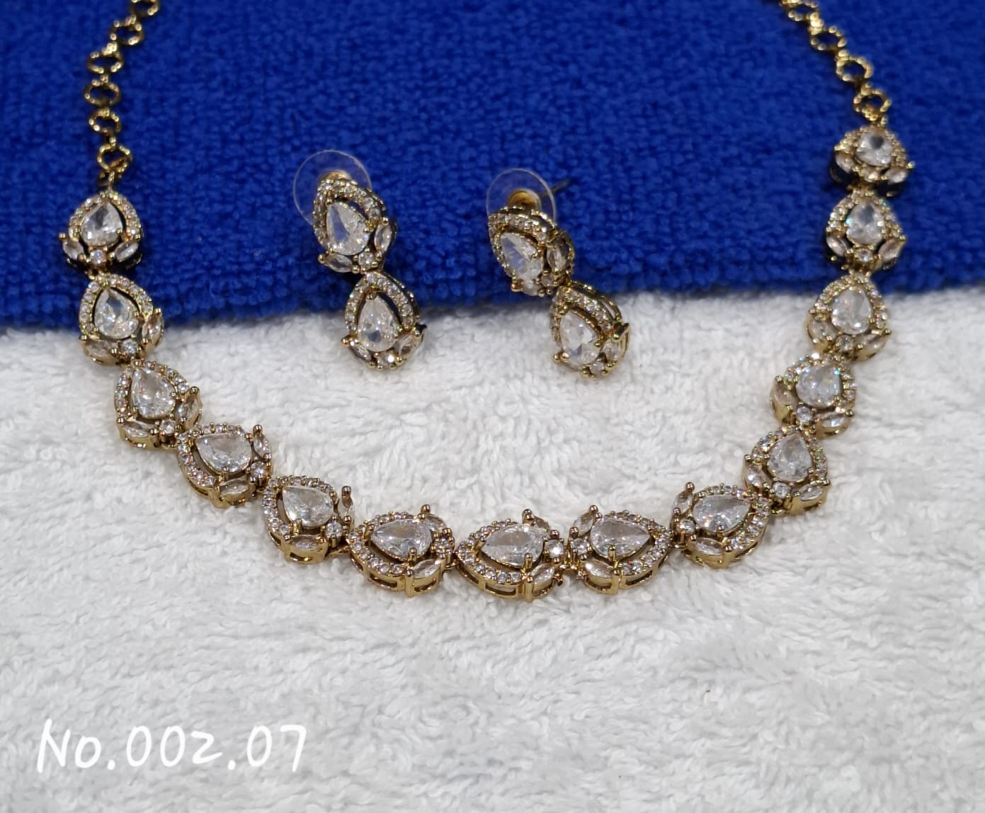 TRENDY BEAUTIFUL AD NECKLACE WIITH EARRING