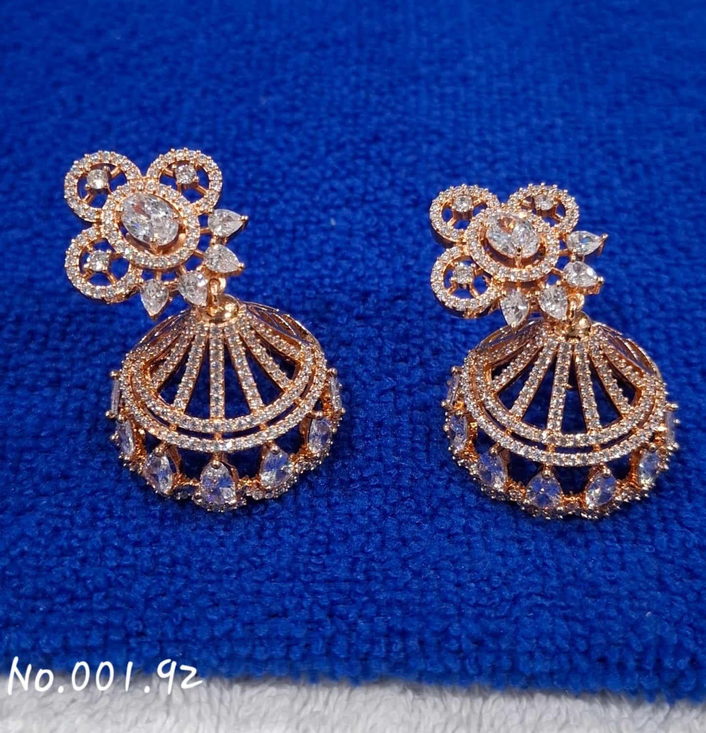 UNIQUE STATEMENT HEAVY ROSE GOLD EARRING