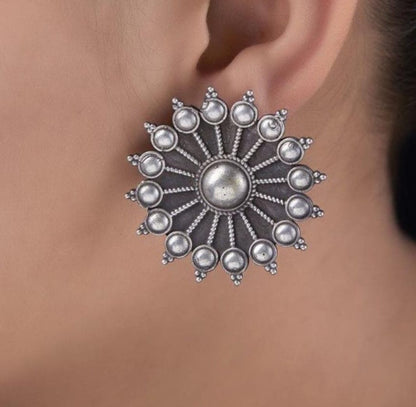 BEAUTIFUL STATEMENT STUD