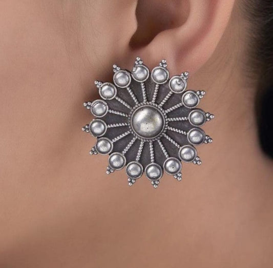 BEAUTIFUL STATEMENT STUD