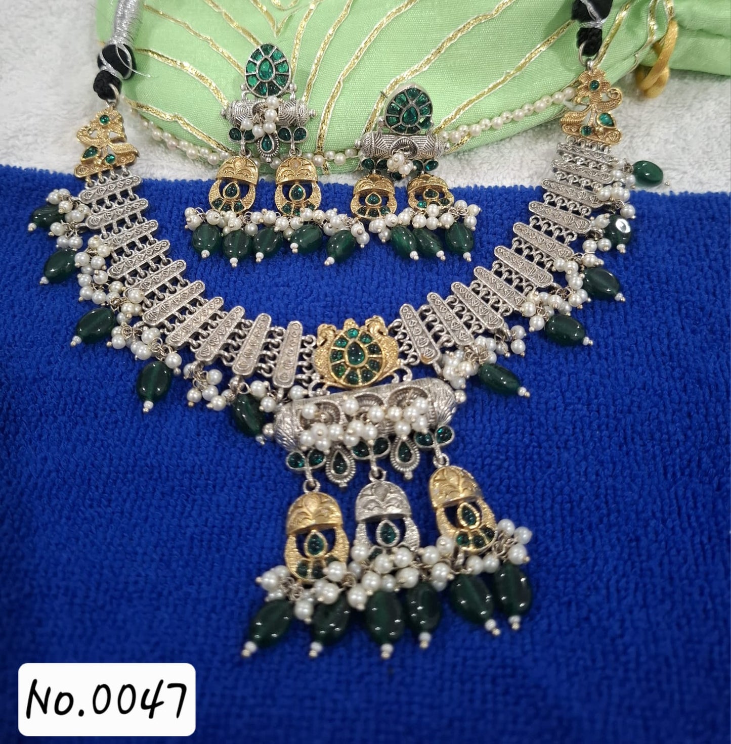 DUAL TONE  NECKLACE WITH EARRING - GREEN