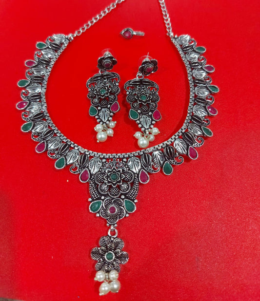 OXIDISED NECKLACE GREEN AND RUBY