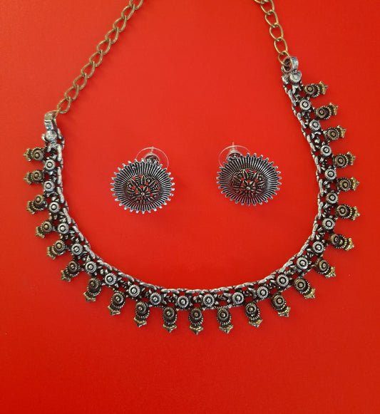OXIDISED DUAL TONE CHOKER WITH EARRING